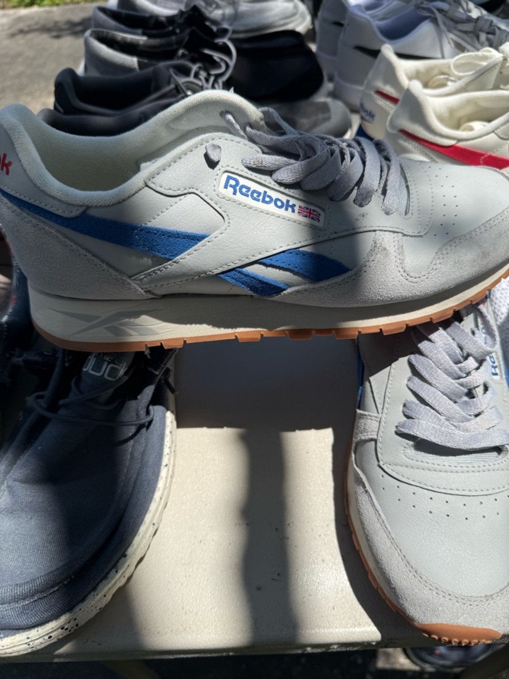 Men’s shoes 10.5 - Picture 2 of 2